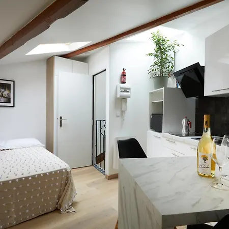 Art Lovers Third Floor Appartement *