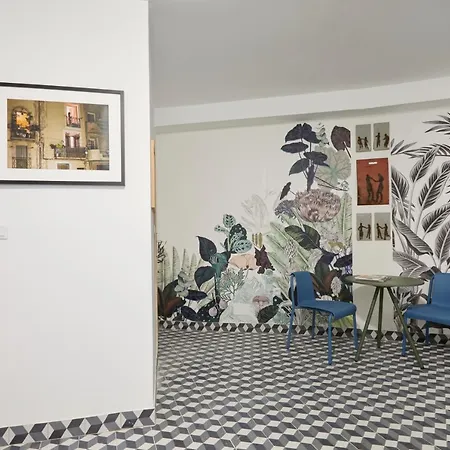 Art Lovers Third Floor Apartment