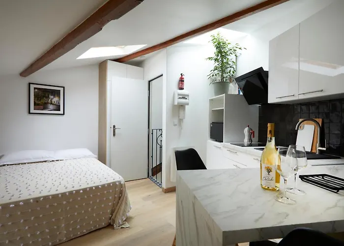 Art Lovers Third Floor Appartement *